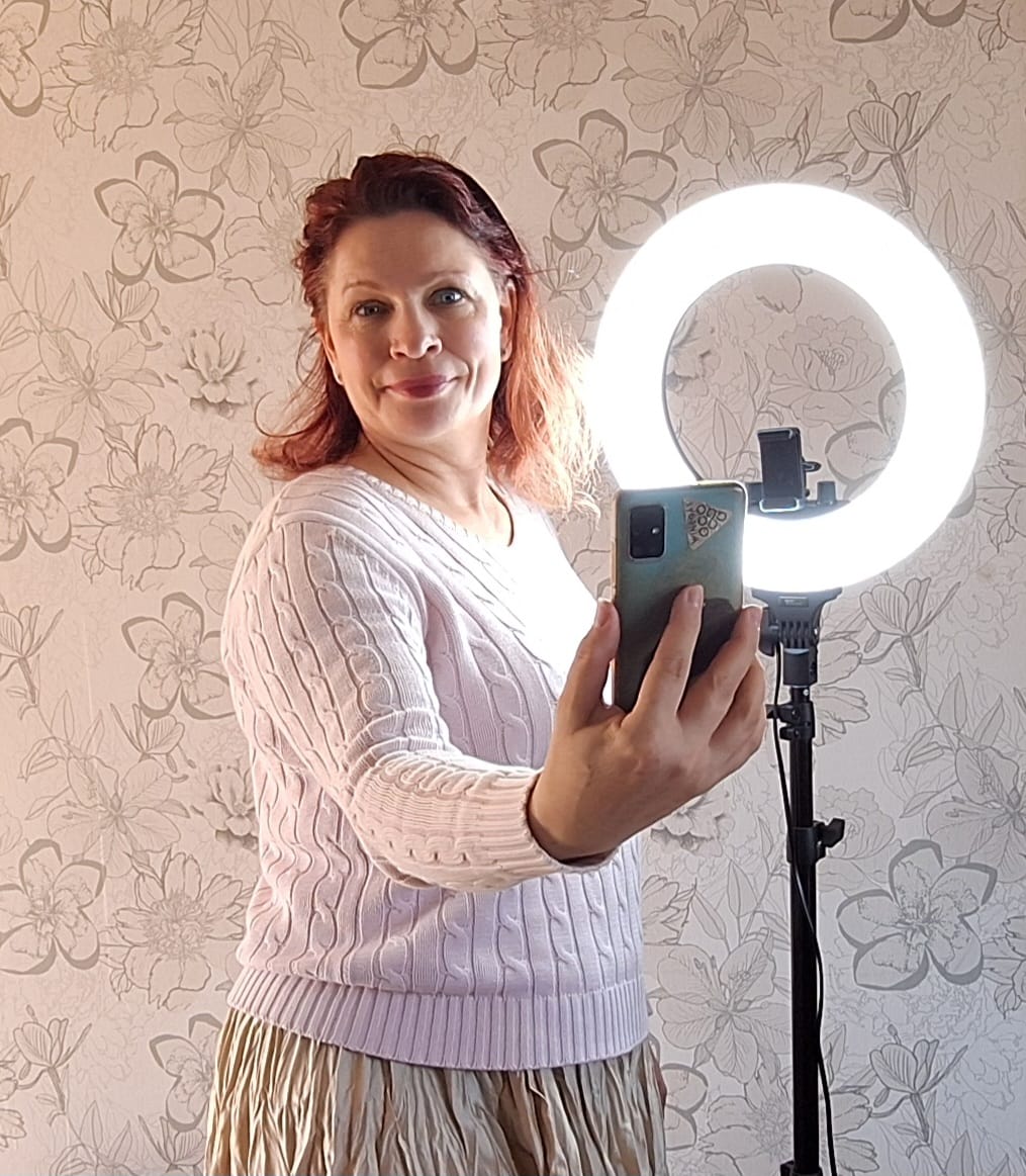 Soňka Čižíková při natáčení UGC videa